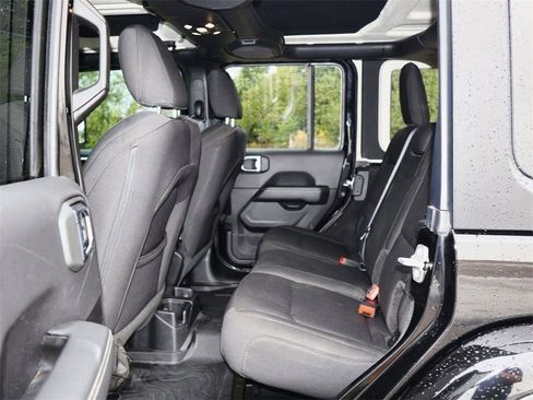 Used 2023 Jeep Wrangler Sahara image 17