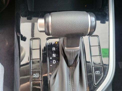 Used 2025 Kia Niro LX FWD image 6