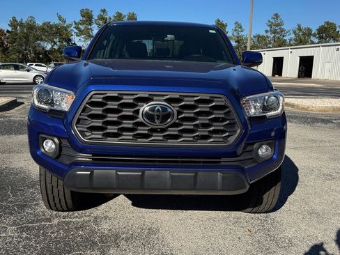 Used 2022 Toyota Tacoma TRD Off-Road image 2