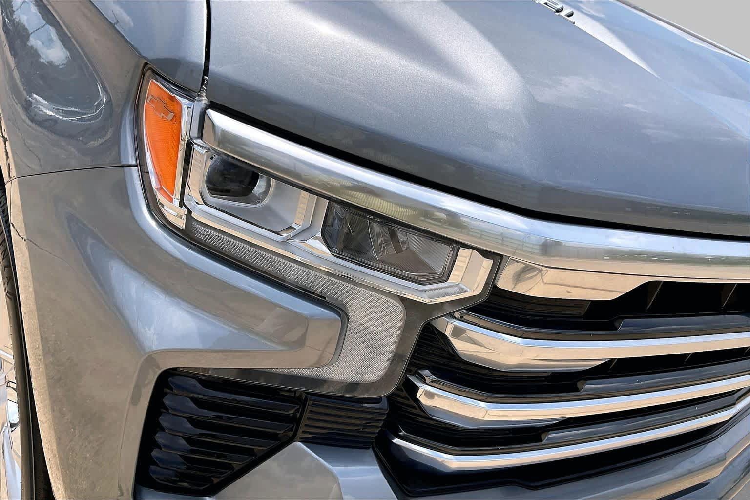 Used 2023 Chevrolet Silverado 1500 High Country w/ High Country Premium Package AWD/4WD image 47