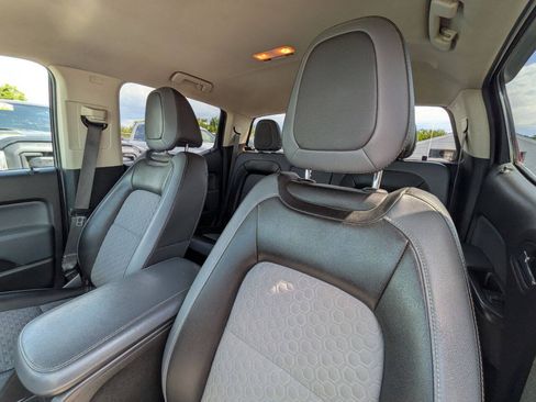 Used 2019 Chevrolet Colorado Z71 AWD/4WD image 12
