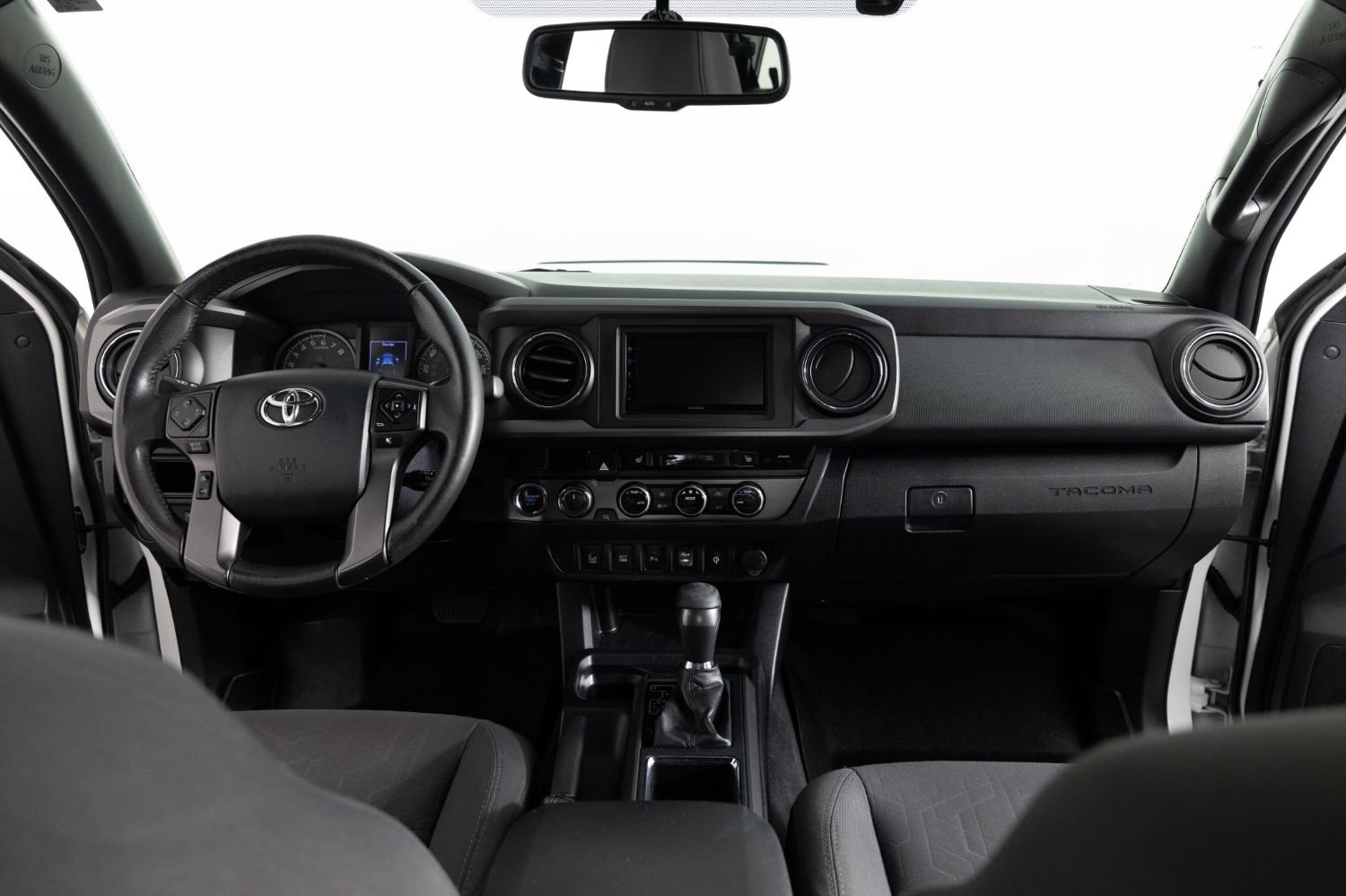 Used 2017 Toyota Tacoma TRD Off-Road w/ Premium & Technology Package AWD/4WD image 34