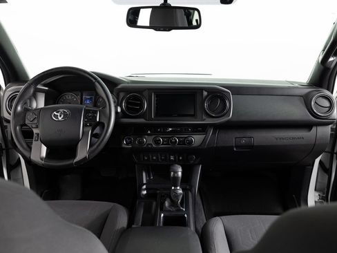Used 2017 Toyota Tacoma TRD Off-Road w/ Premium & Technology Package AWD/4WD image 34