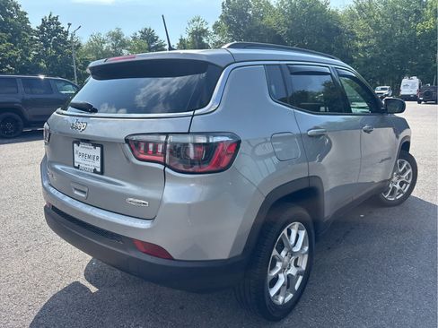Used 2023 Jeep Compass Latitude AWD/4WD image 6