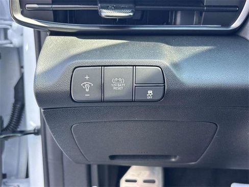 New 2025 Hyundai Elantra SEL image 8