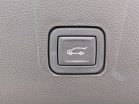 Certified 2023 Chevrolet Traverse LT image 14