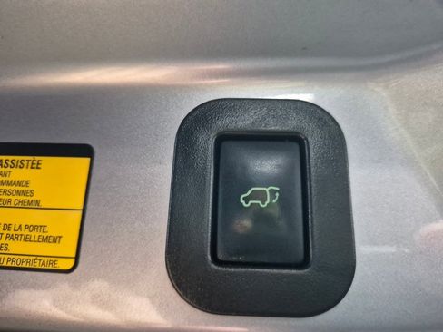 Used 2013 Toyota Sienna XLE image 10