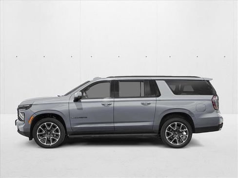 New 2026 Chevrolet Suburban RST image 3