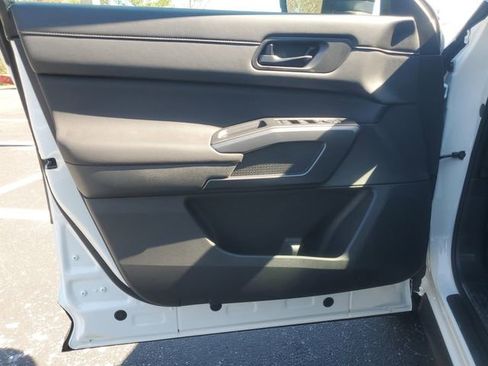 New 2026 Nissan Pathfinder S image 10