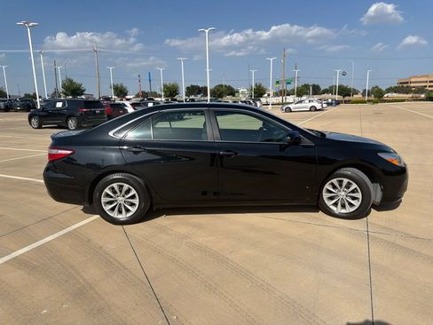 Used 2015 Toyota Camry LE FWD image 2