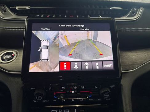 Used 2024 Jeep Grand Cherokee Limited w/ Luxury Tech Group II image 15