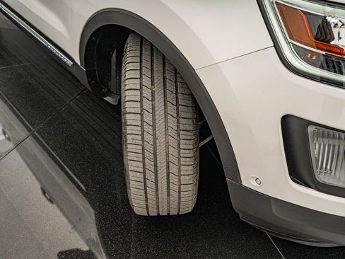 Used 2017 Ford Explorer Platinum image 42