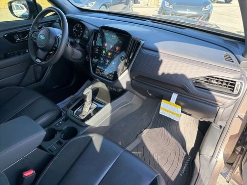 Used 2025 Subaru Forester Touring image 9