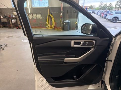 Used 2022 Ford Explorer XLT w/ Equipment Group 202A AWD/4WD image 19