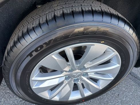New 2025 Mitsubishi Outlander ES FWD image 12