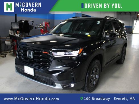 Certified 2025 Honda Pilot TrailSport image 1