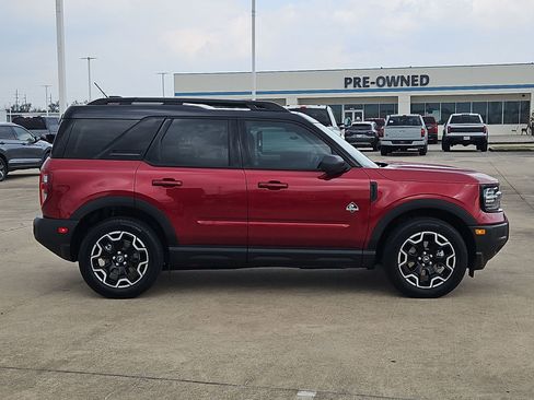 Used 2025 Ford Bronco Sport Outer Banks w/ Outer Banks Tech Package+ image 2