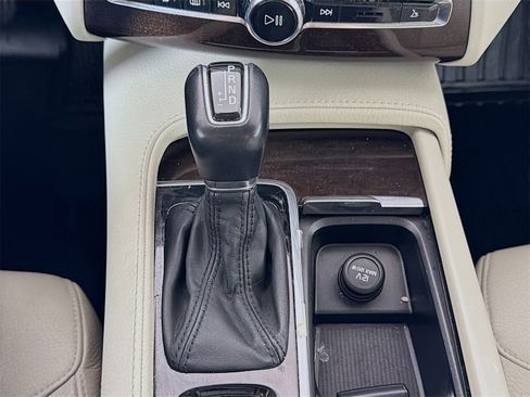 Used 2019 Volvo XC90 T6 Momentum w/ Advanced Package image 19