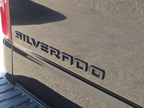 Used 2022 Chevrolet Silverado 1500 LT AWD/4WD image 6
