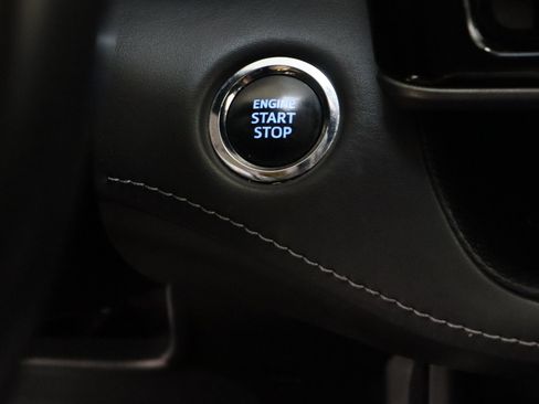Used 2022 Toyota Highlander XLE FWD image 18