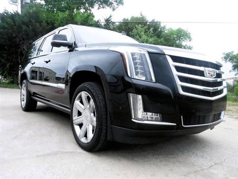 Used 2017 Cadillac Escalade ESV Premium Luxury image 3