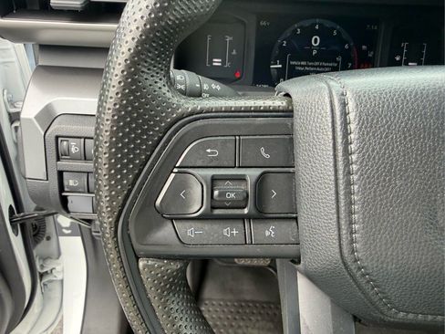 Used 2024 Toyota Tacoma SR5 AWD/4WD image 32