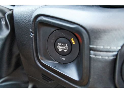 Used 2024 Jeep Wrangler Unlimited Sahara AWD/4WD image 19