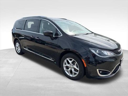 Certified 2018 Chrysler Pacifica Touring-L Plus w/ Tire & Wheel Group FWD image 1