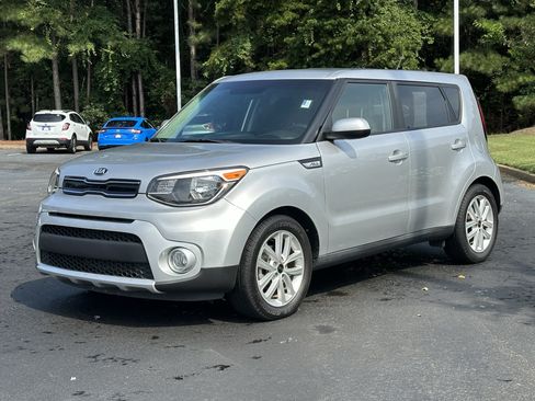 Used 2018 Kia Soul + FWD image 5