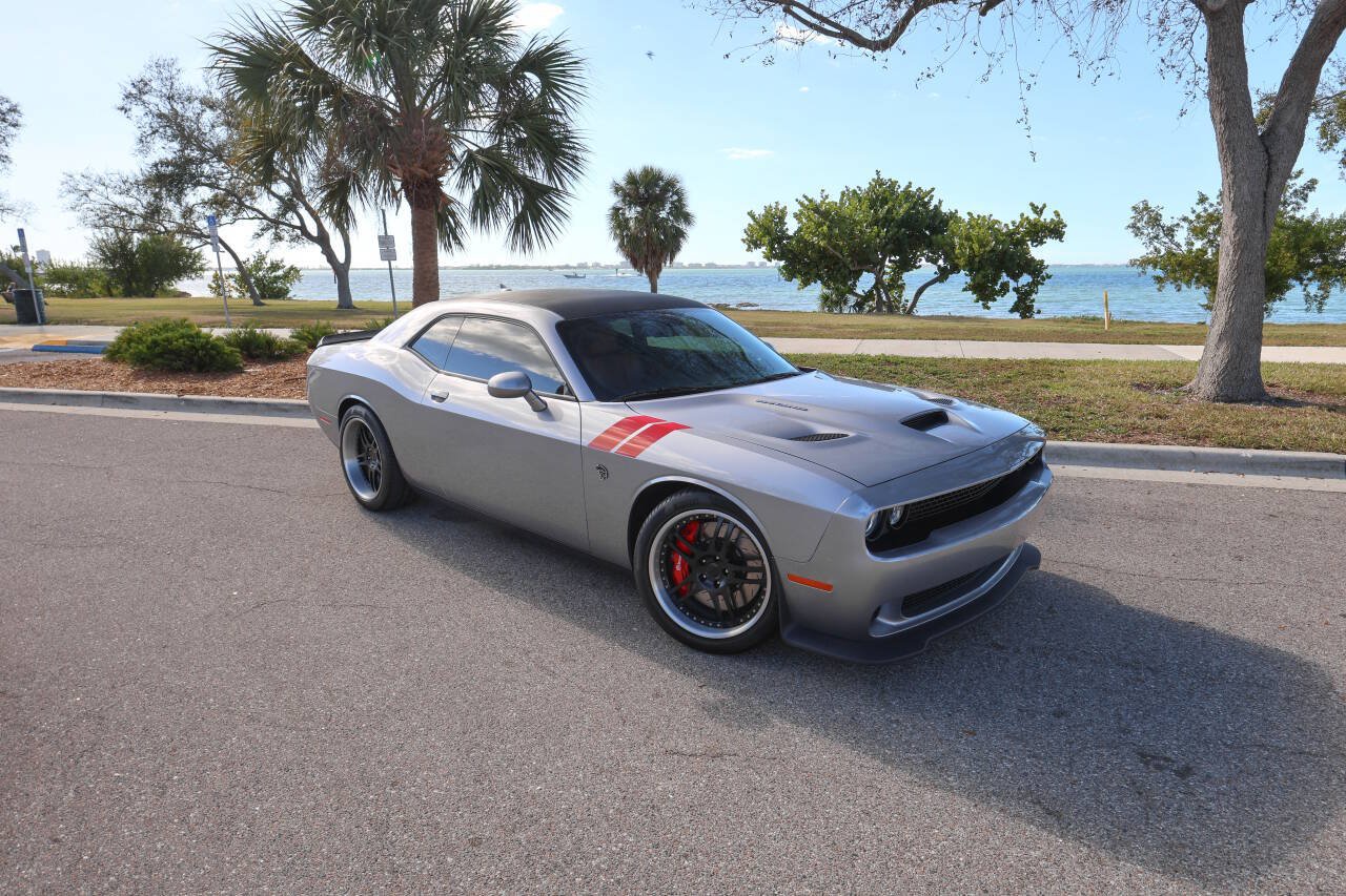 Used 2015 Dodge Challenger SRT Hellcat RWD image 2
