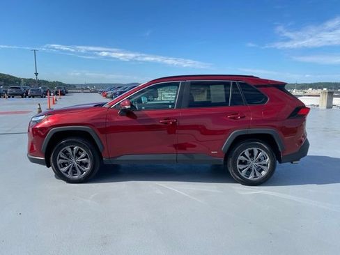 Certified 2022 Toyota RAV4 XLE Premium AWD/4WD image 9