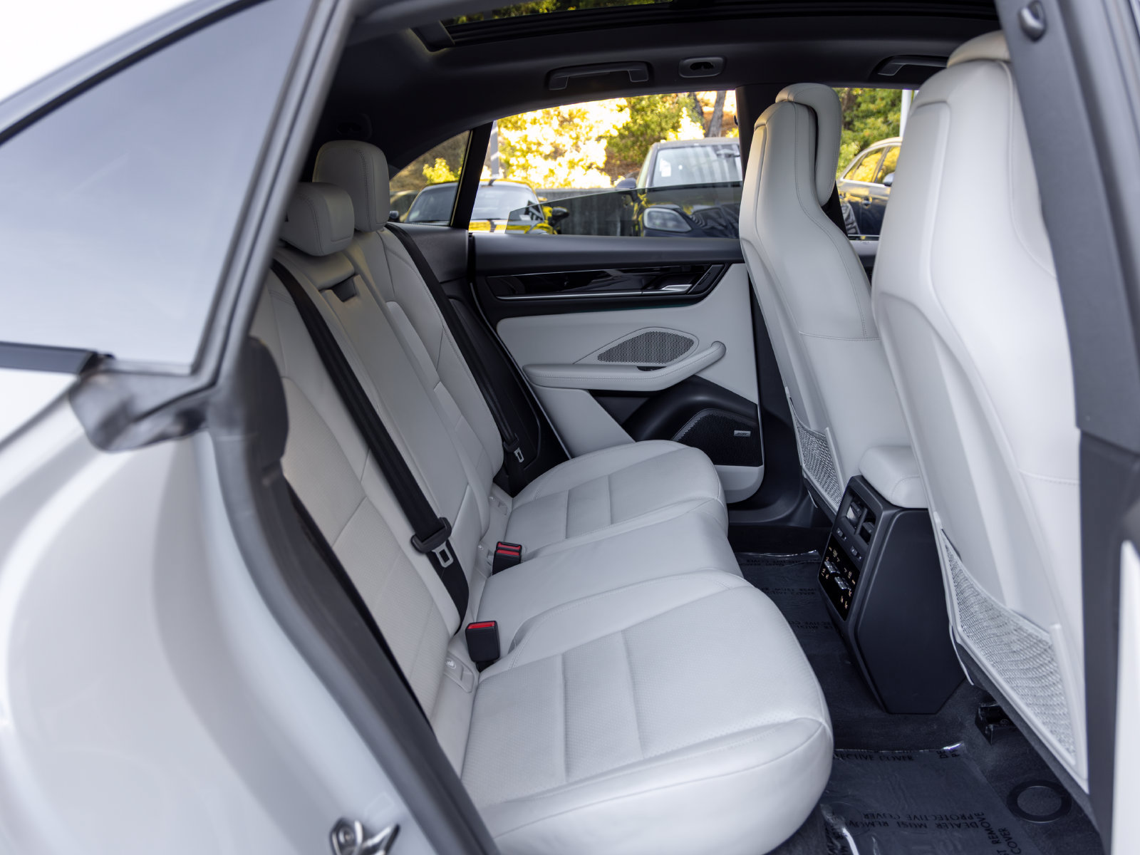 Certified 2025 Porsche Macan Electric RWD image 53
