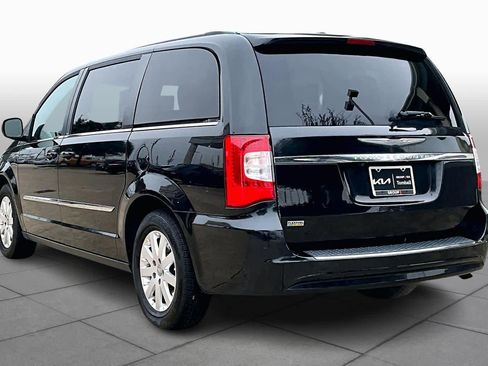 Used 2016 Chrysler Town & Country Touring image 11