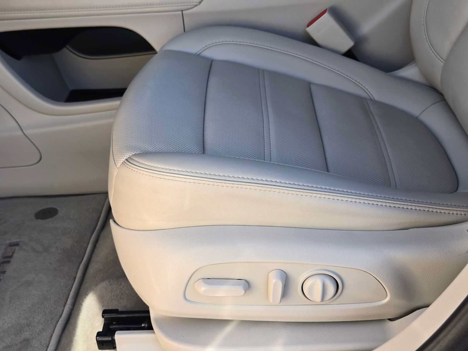 Certified 2023 GMC Acadia Denali w/ Denali Ultimate Package FWD image 23