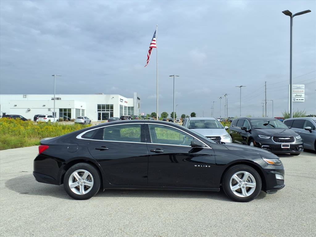 Used 2022 Chevrolet Malibu LS FWD image 2