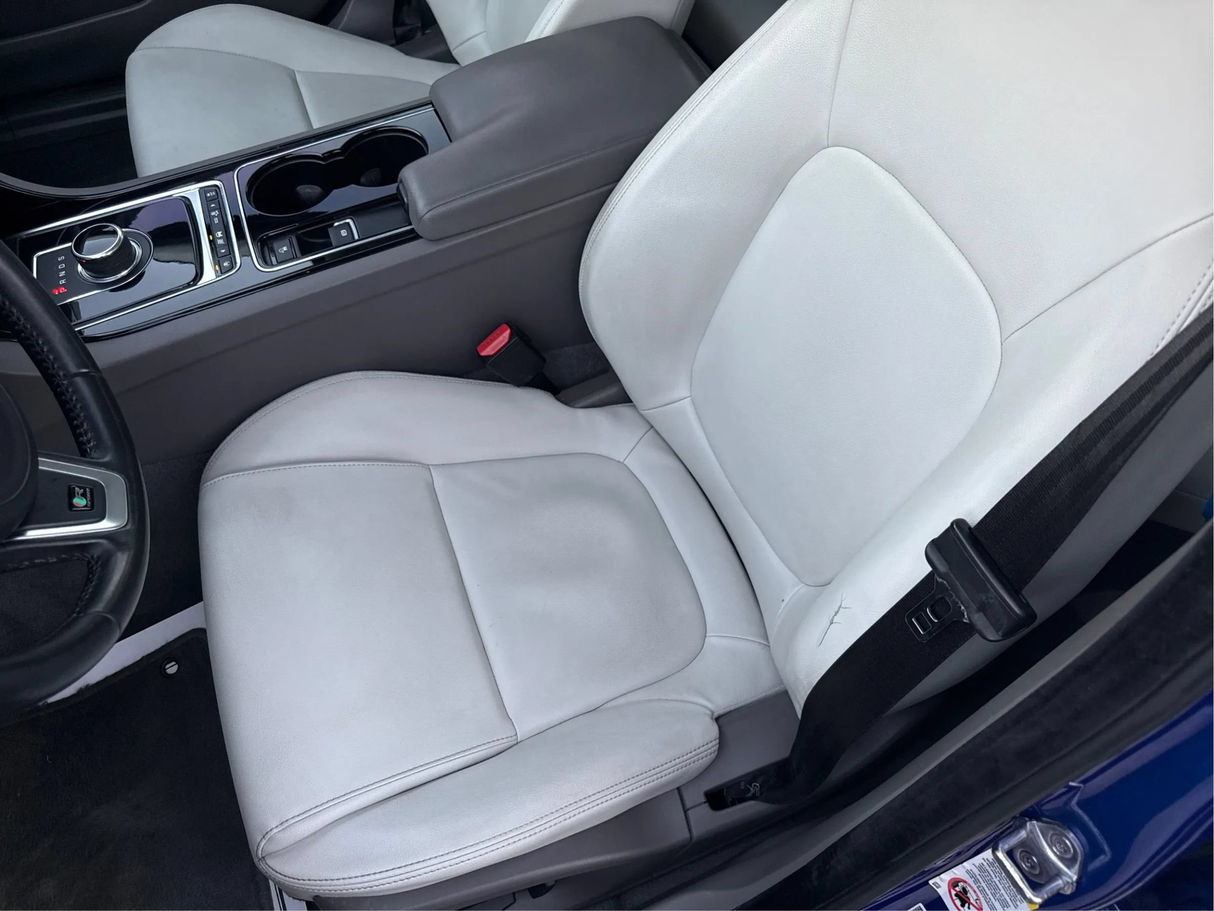 Used 2017 Jaguar XE Premium RWD image 13