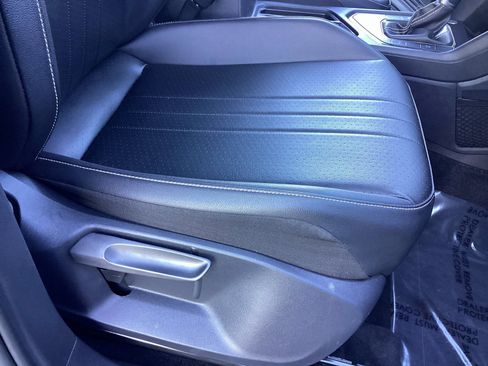 Used 2022 Volkswagen Tiguan SE R-Line image 19