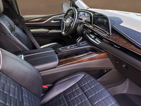 Certified 2024 Cadillac Escalade Sport Platinum w/ LPO, Floor Liner Package AWD/4WD image 32