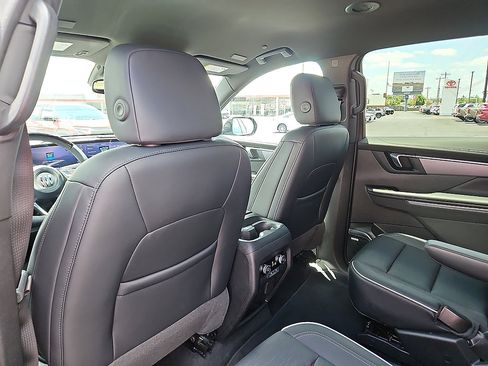 Used 2025 Buick Enclave Sport Touring w/ Super Cruise Package FWD image 9