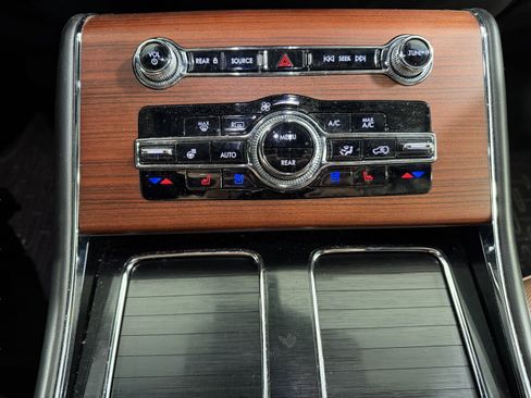 Used 2022 Lincoln Aviator Reserve w/ Equipment Group 201A RWD image 13