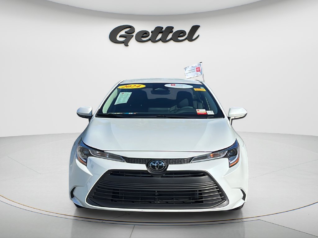 Used 2024 Toyota Corolla LE FWD image 2