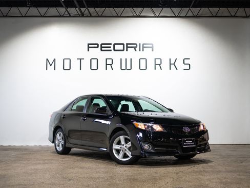 Used 2014 Toyota Camry SE image 1