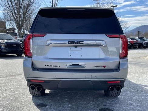 Used 2024 GMC Yukon XL AT4 w/ AT4 Premium Package image 4