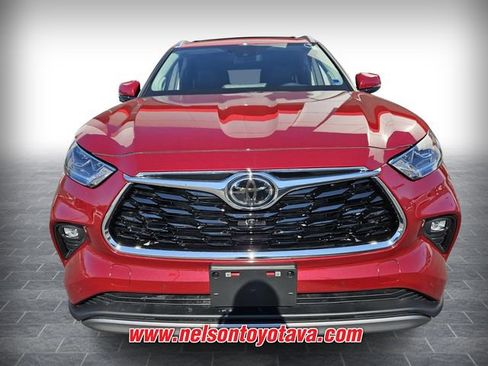 New 2026 Toyota Highlander Platinum image 2