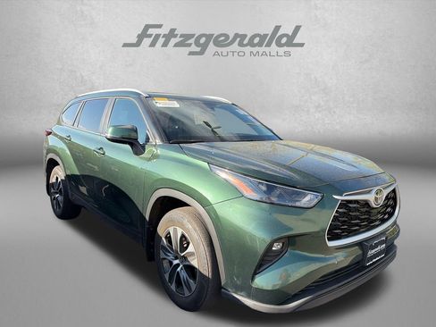 Certified 2025 Toyota Highlander XLE image 1