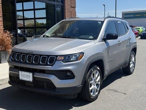 Used 2022 Jeep Compass Latitude w/ Sun and Sound Group AWD/4WD image 1