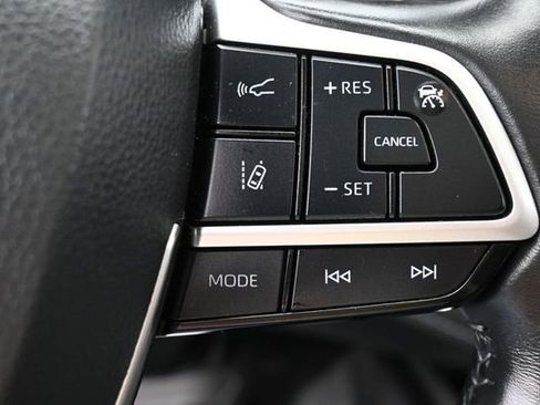 Used 2024 Toyota Highlander XLE AWD/4WD image 18