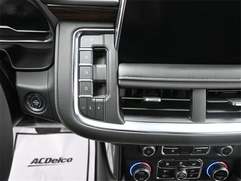 Used 2024 Chevrolet Suburban Premier w/ Advanced Technology Package image 16