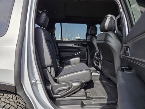 New 2026 Jeep Grand Wagoneer 4WD image 17