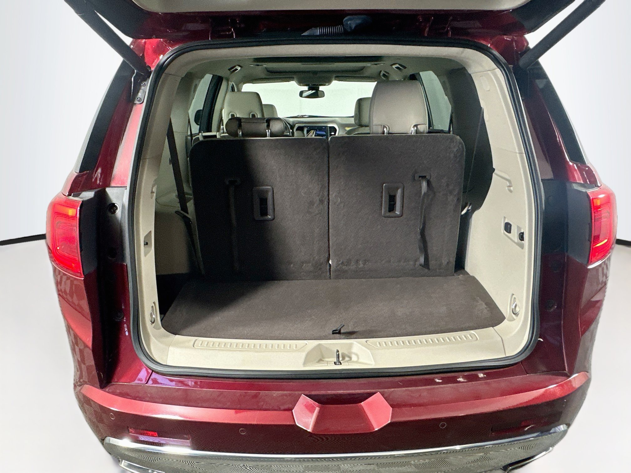 Used 2018 GMC Acadia Denali w/ Technology Package FWD image 31
